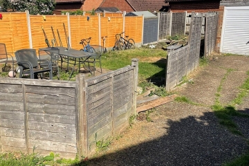 New fence panels in Croydon